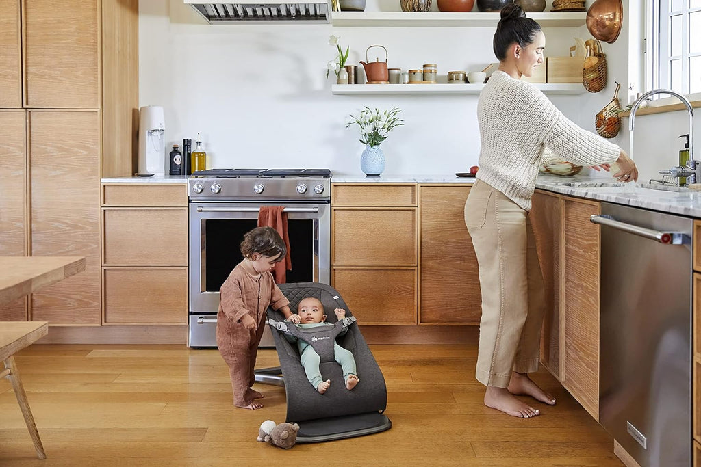 Ergobaby 3-in-1 Evolve Bouncer, Ergonomische Babywippe für Neugeborene ab Geburt bis zum Kleinkind, Babyschaukel mit Neugeboreneneinsatz (2,5 kg - 13,2 kg), Cream