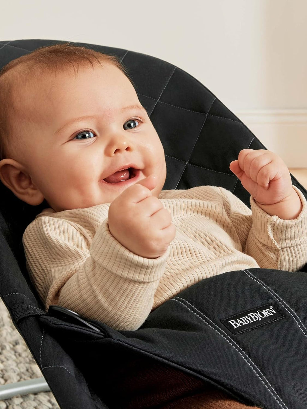 BabyBjörn Babywippe Bliss, Gewebt, Blütenblatt-Steppung, Sandgrau