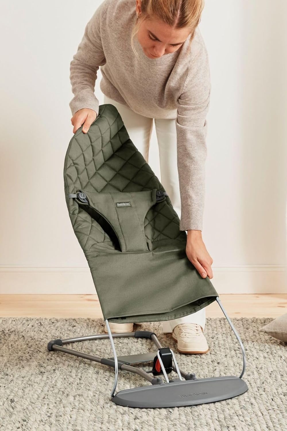 BabyBjörn Babywippe Bliss, Gewebt, Blütenblatt-Steppung, Sandgrau