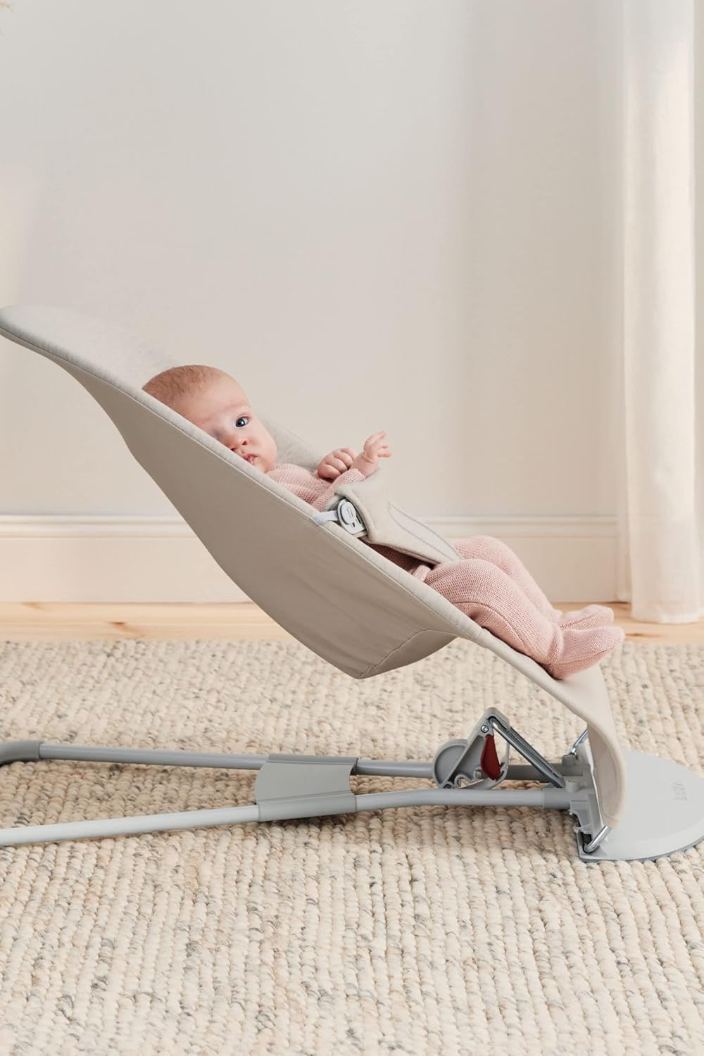 BabyBjörn Babywippe Bliss, Gewebt, Blütenblatt-Steppung, Sandgrau